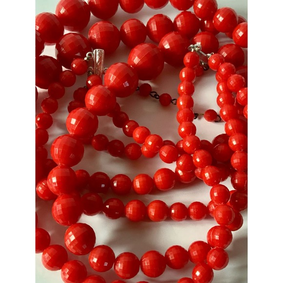 Vintage Three Strand Red Graduated Beaded Necklace Marked Hong Kong 20-23-" - Picture 8 of 11